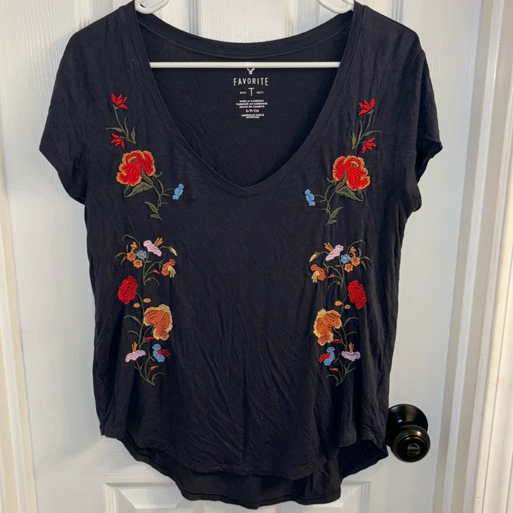 American Eagle embroidered favorite T